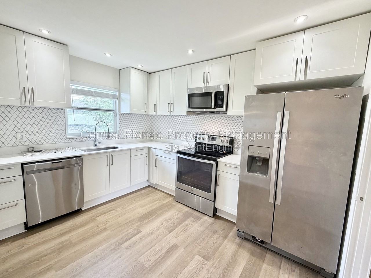 5561 Lido St - Photo 4 of 14