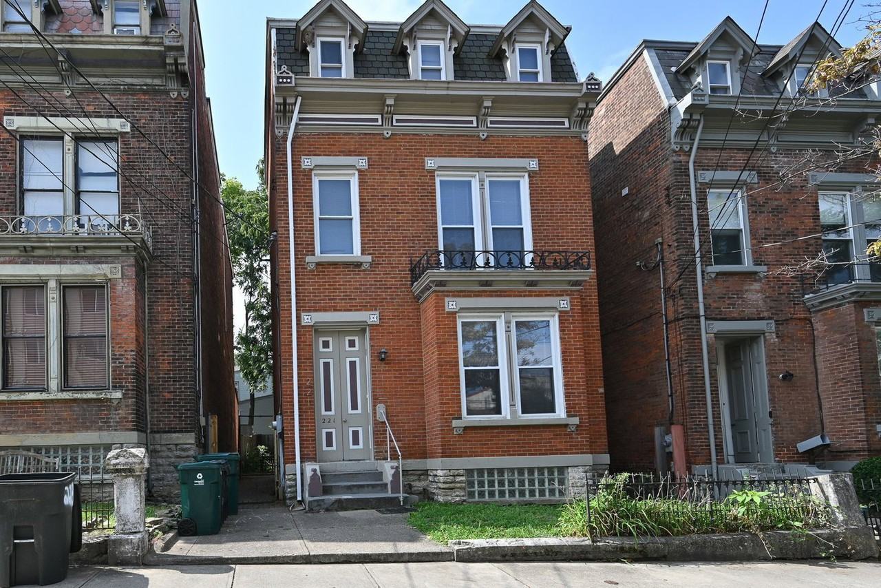 221 E University Ave - Photo 2 of 33