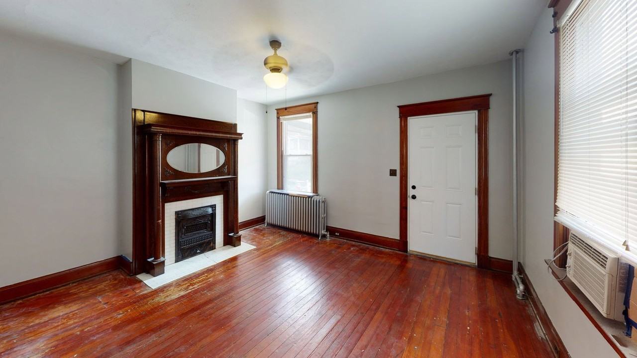 2337 Victor St - Photo 5 of 10