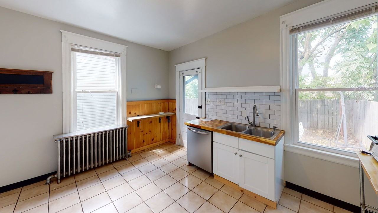 2337 Victor St - Photo 7 of 10