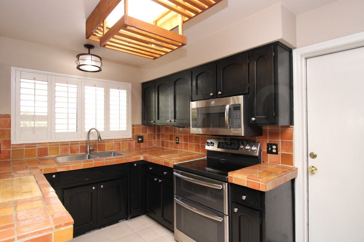 10511 E Sahuaro Dr - Photo 2 of 22