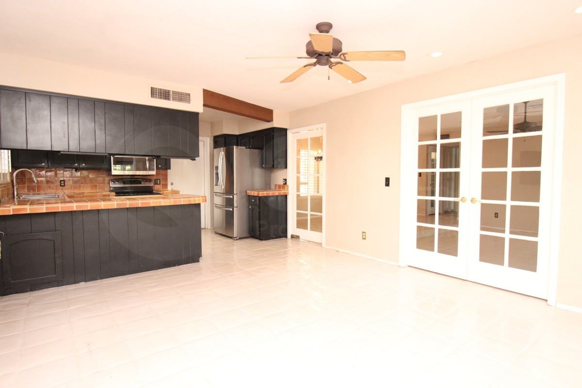 10511 E Sahuaro Dr - Photo 3 of 22