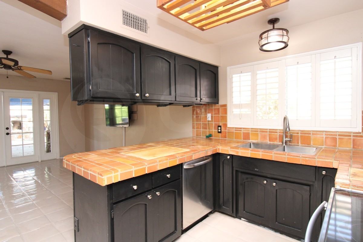 10511 E Sahuaro Dr - Photo 4 of 22