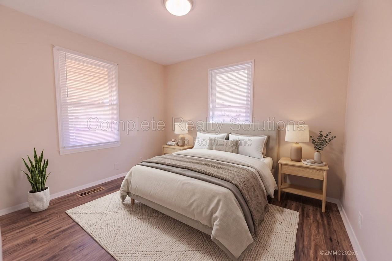10200 Tappan Dr - Photo 4 of 40