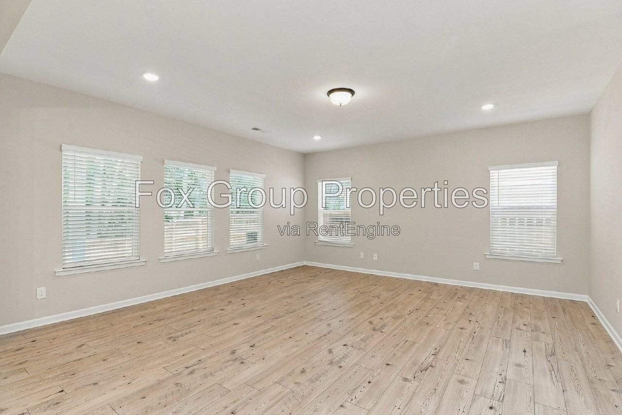 6151 Moonview Ct - Photo 6 of 23