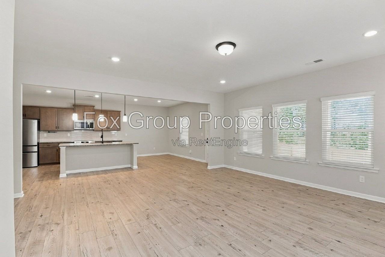 6151 Moonview Ct - Photo 7 of 23