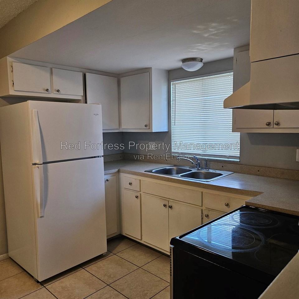 13929 1st St - Photo 2 of 6