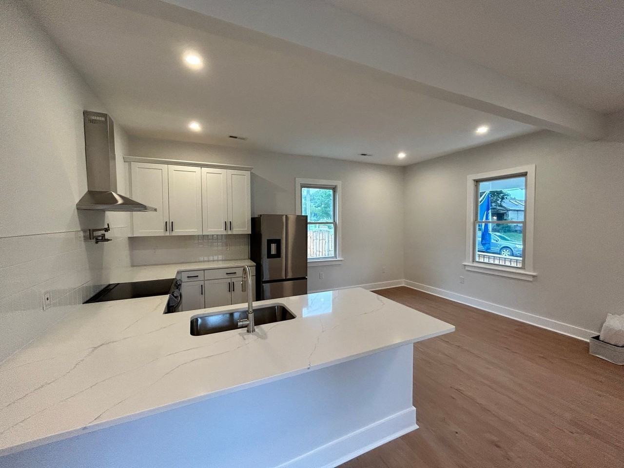 3004 Lawson St - Photo 7 of 27