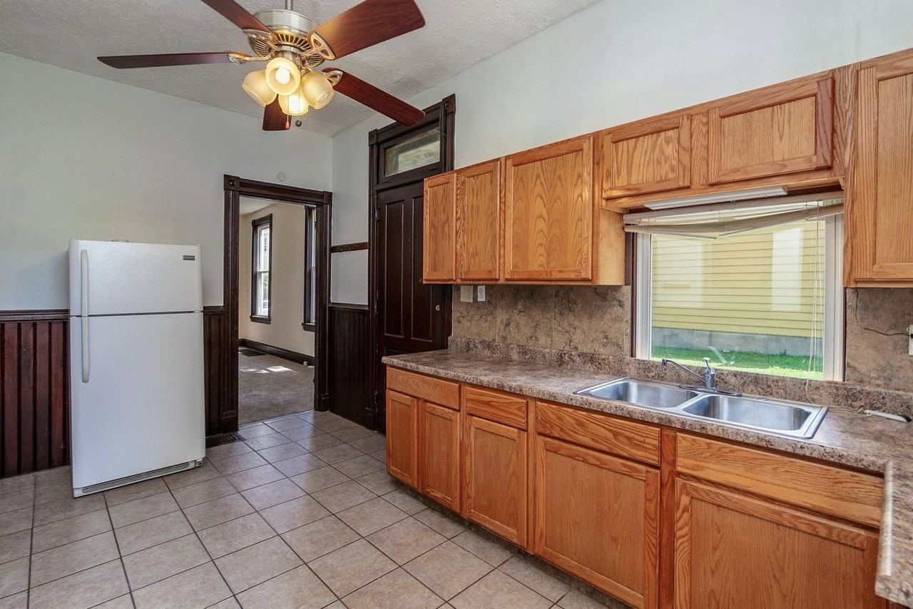 607 Riddle Rd - Photo 4 of 19