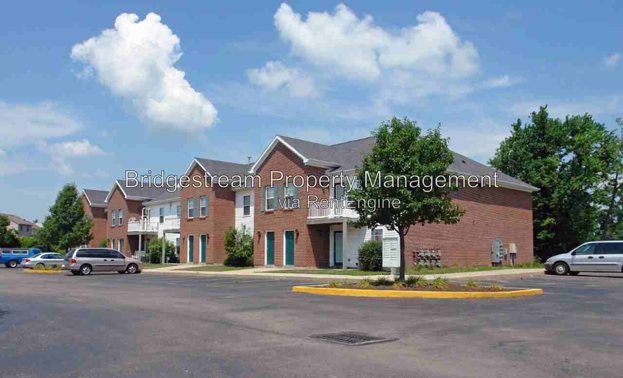 122 Colonial Cir - Photo 2 of 2