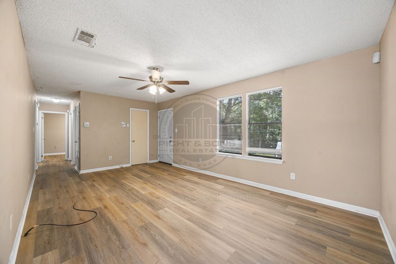 5638 Lumberjack Ln - Photo 4 of 32