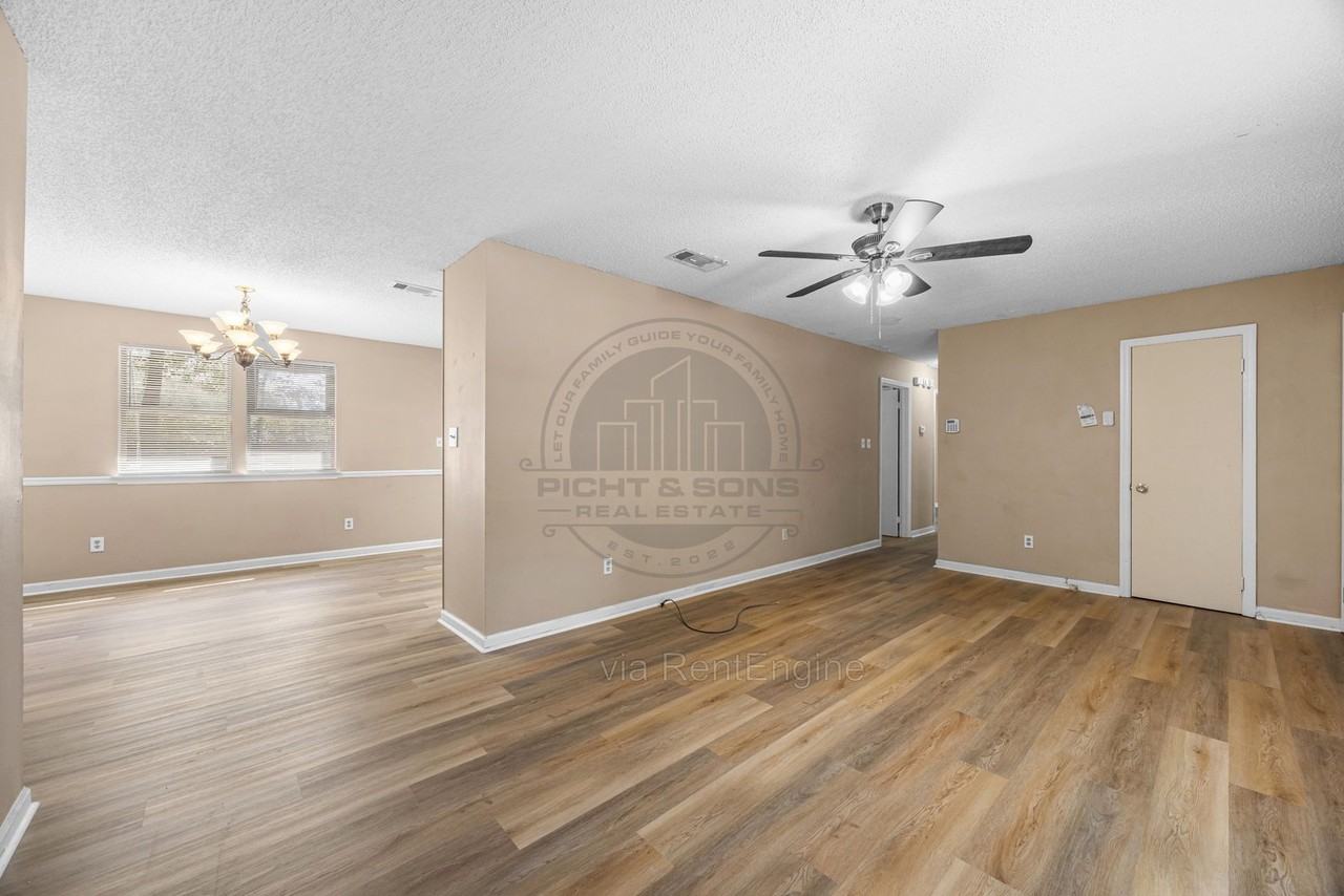 5638 Lumberjack Ln - Photo 5 of 32