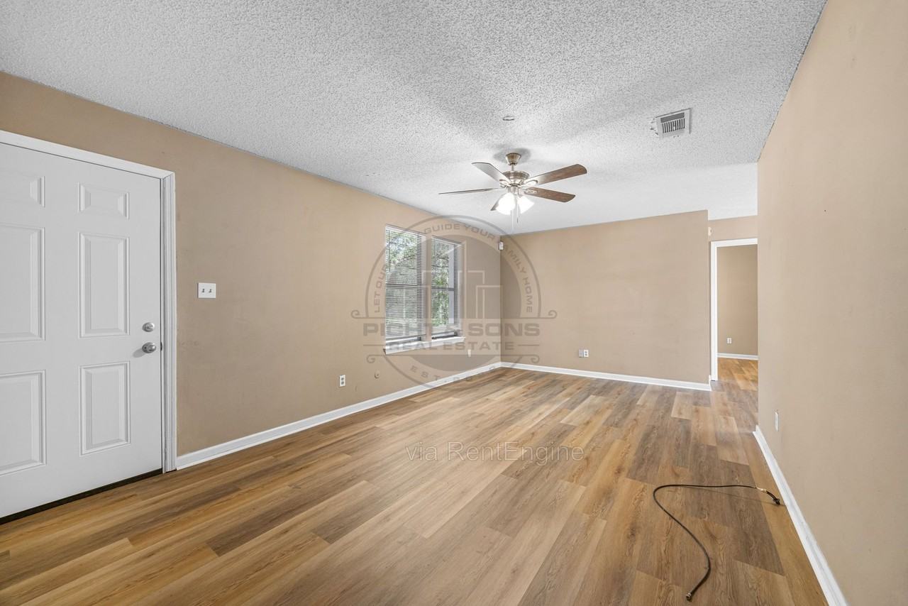 5638 Lumberjack Ln - Photo 6 of 32