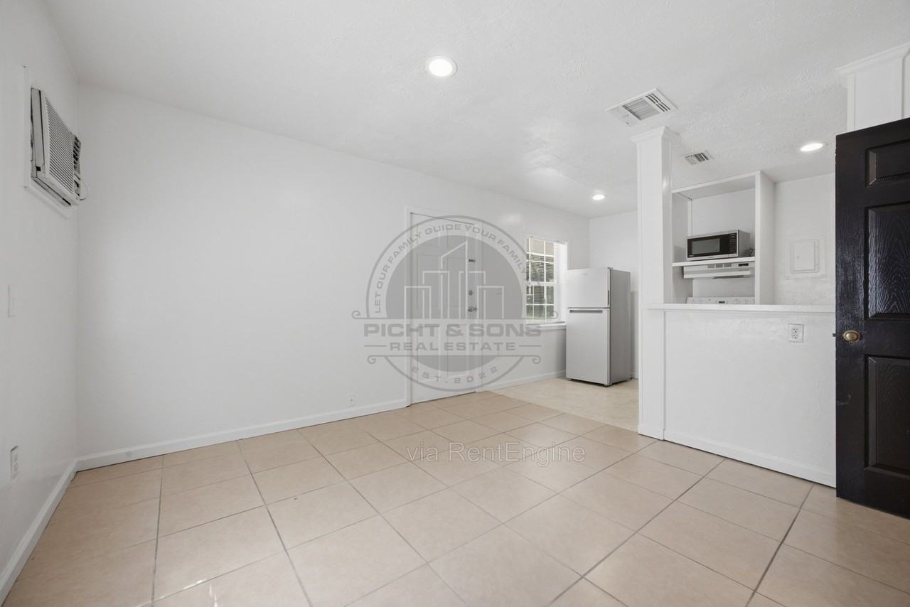 5211 Isabelle Dr #B - Photo 4 of 16