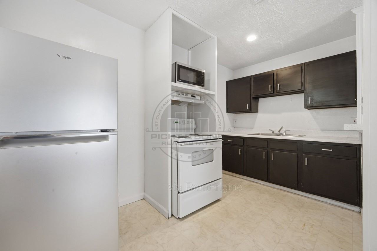 5211 Isabelle Dr #B - Photo 5 of 16