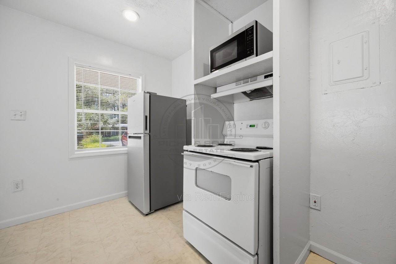 5211 Isabelle Dr #B - Photo 6 of 16