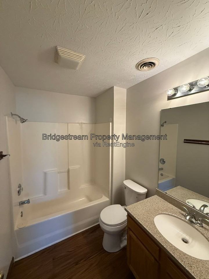 136 Colonial Cir - Photo 6 of 12