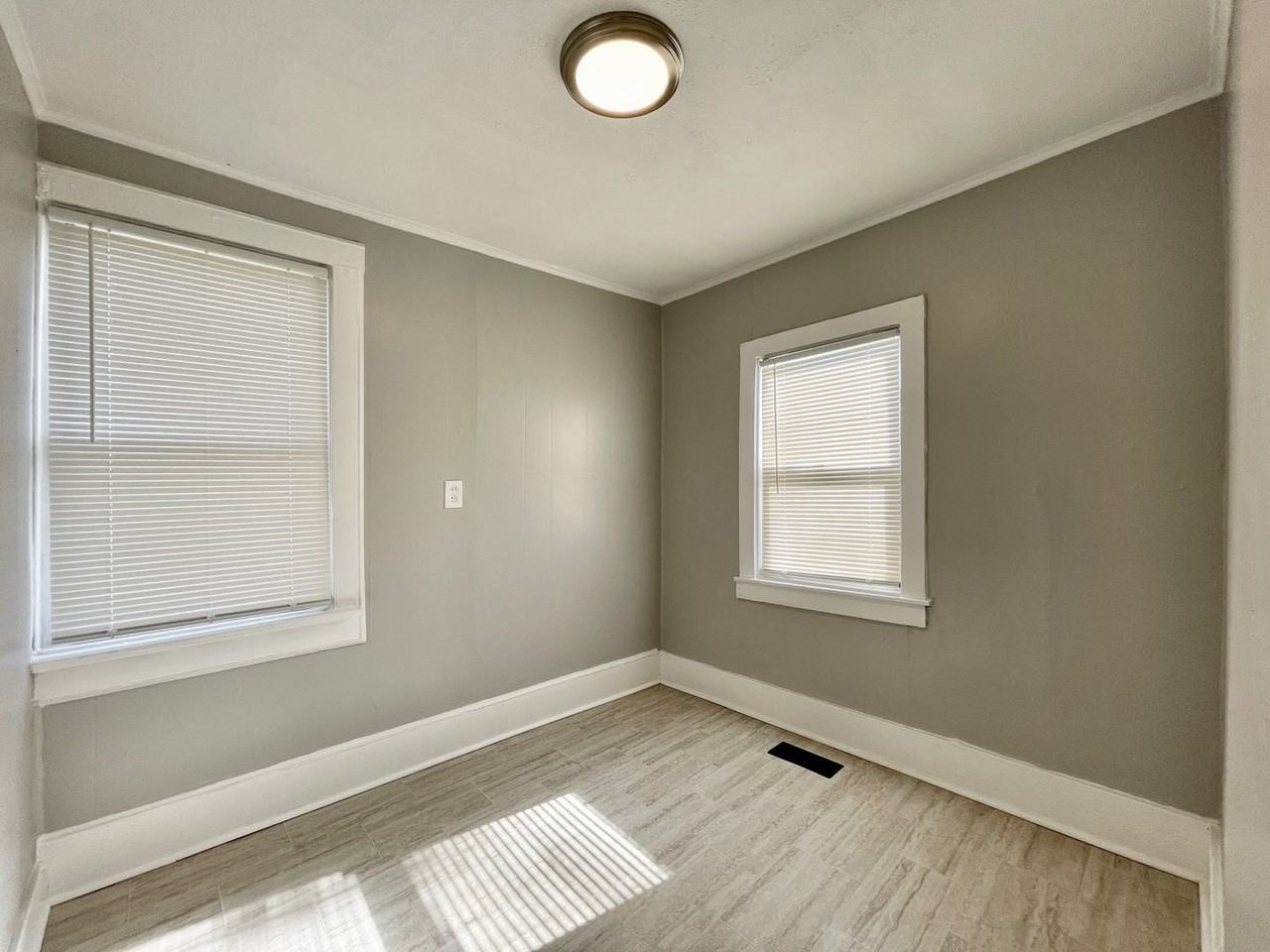 2413 Reynolds St #1 - Photo 3 of 10