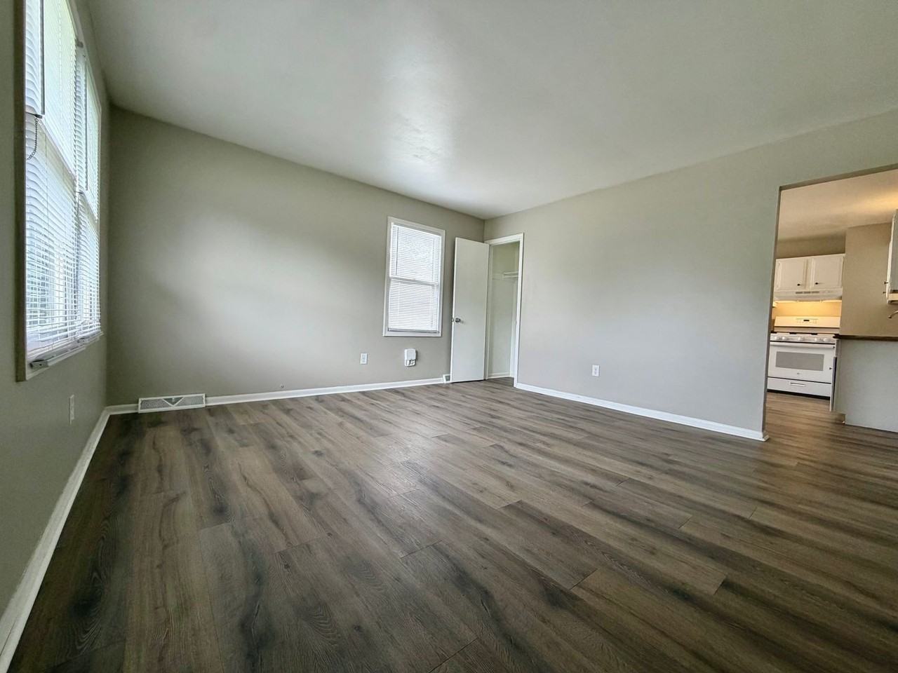5074 Heyboer Ave Se - Photo 3 of 18