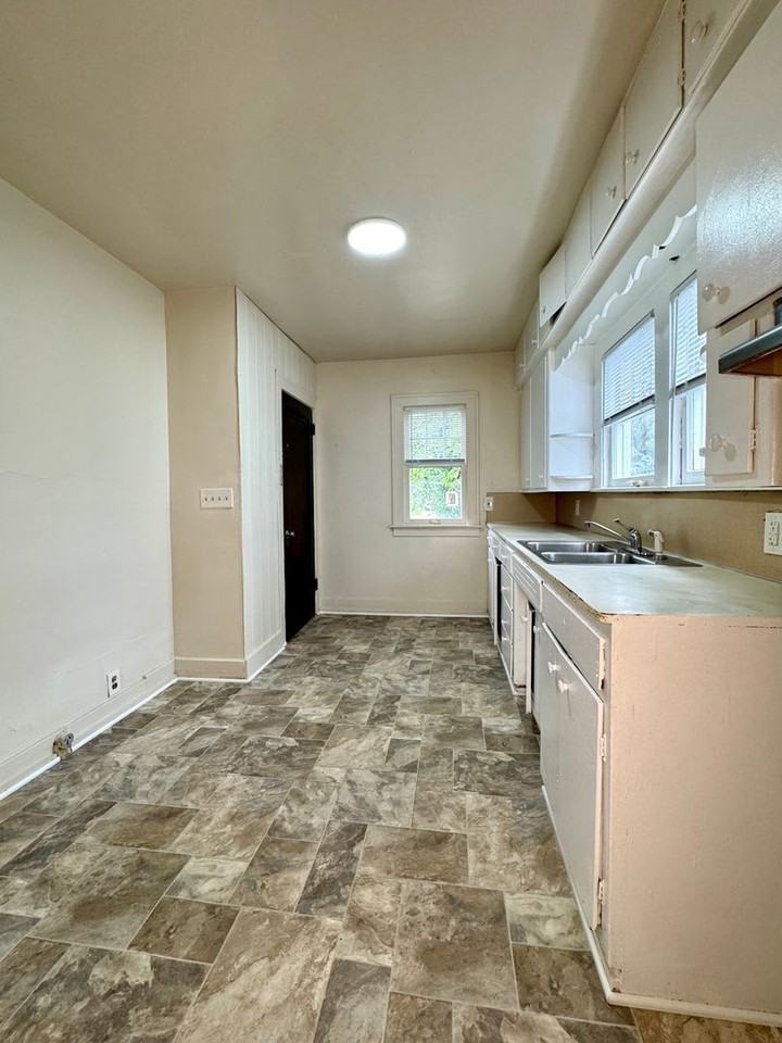 2231 Maffett St - Photo 7 of 18
