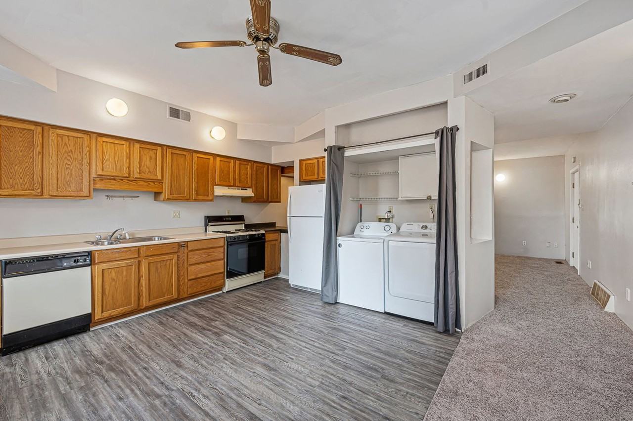 228 Emming St - Photo 4 of 21