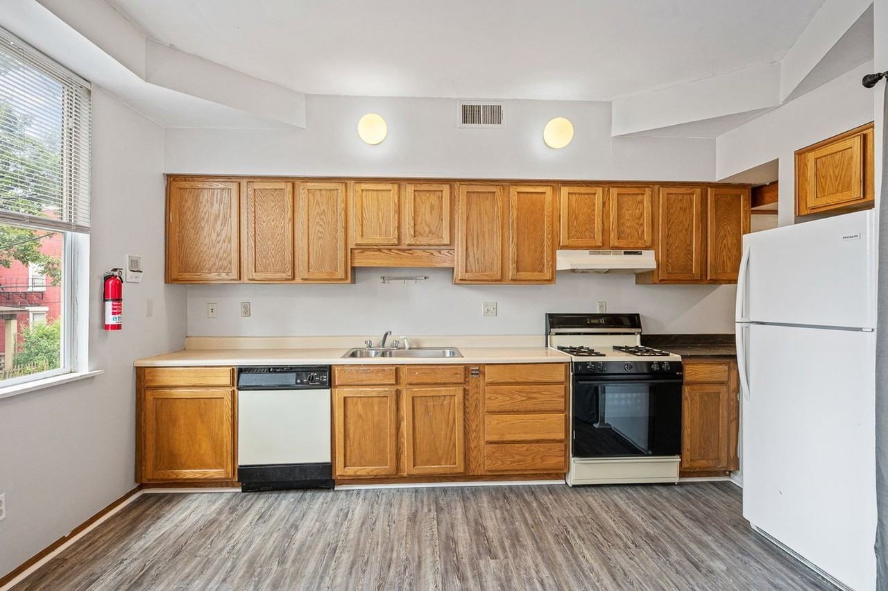 228 Emming St - Photo 6 of 21