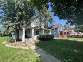featured image of 209 N Main St #3