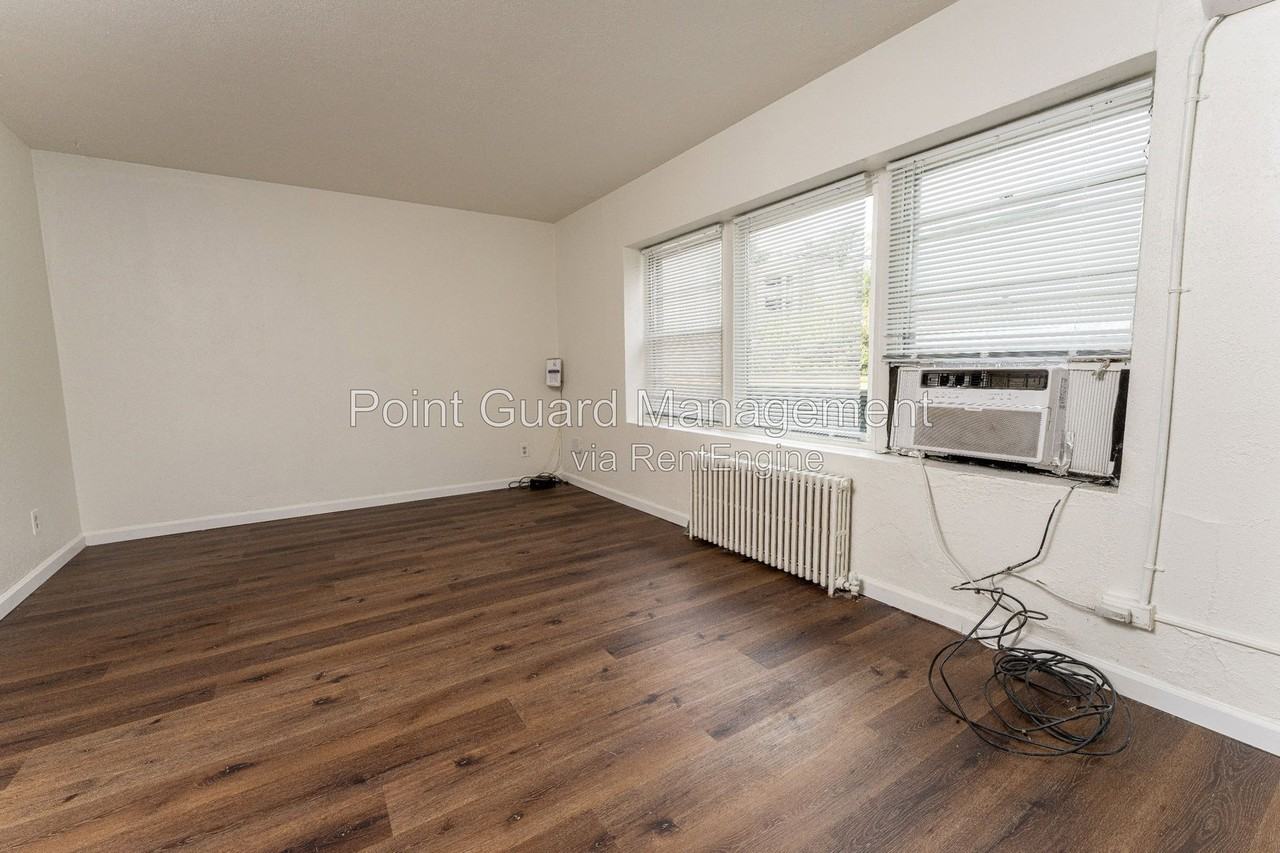 1947 College Heights Rd #103A - Photo 5 of 33