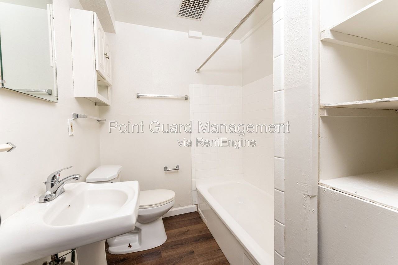 1947 College Heights Rd #103A - Photo 7 of 33
