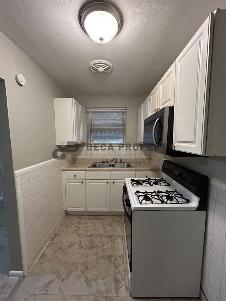 3955 Jamieson Ave #1E - Photo 7 of 13