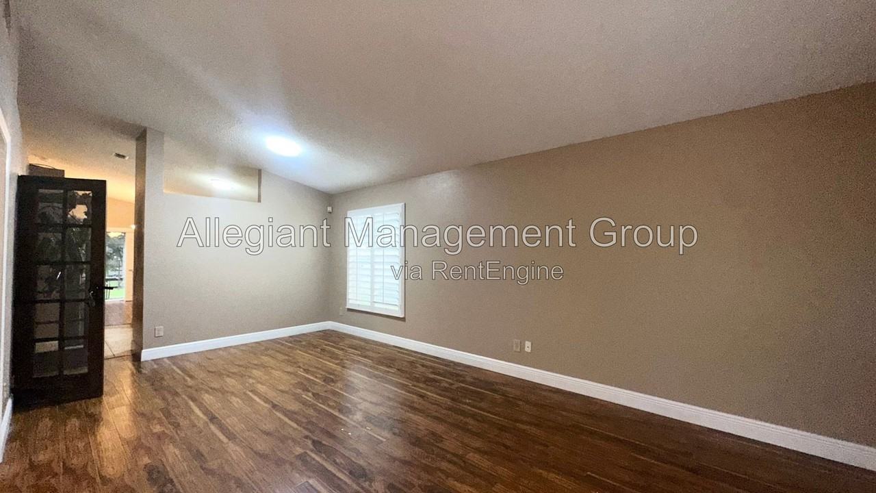 8636 Fort Jefferson Blvd - Photo 4 of 41