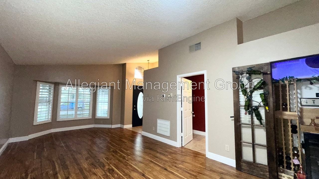 8636 Fort Jefferson Blvd - Photo 5 of 41