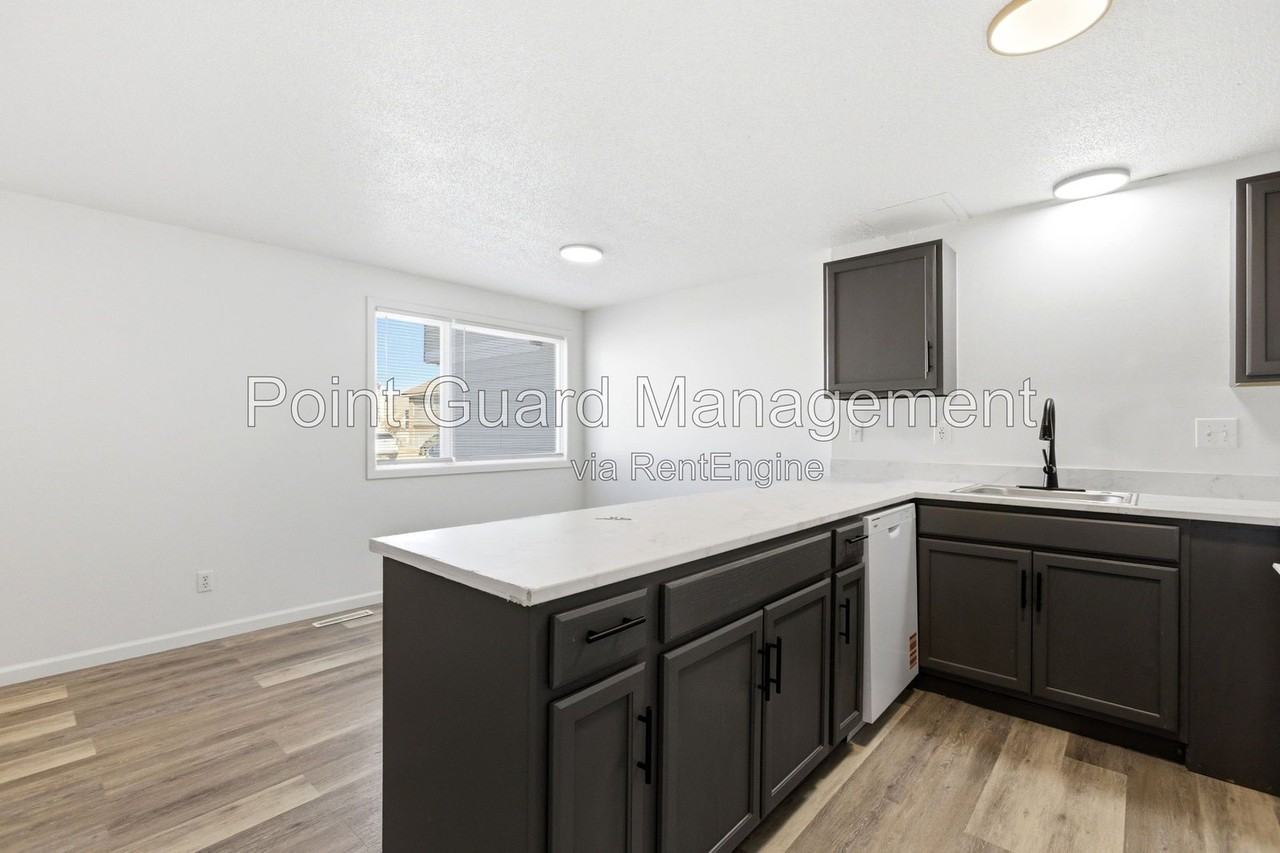 2030 S Cleveland Ave - Photo 2 of 33