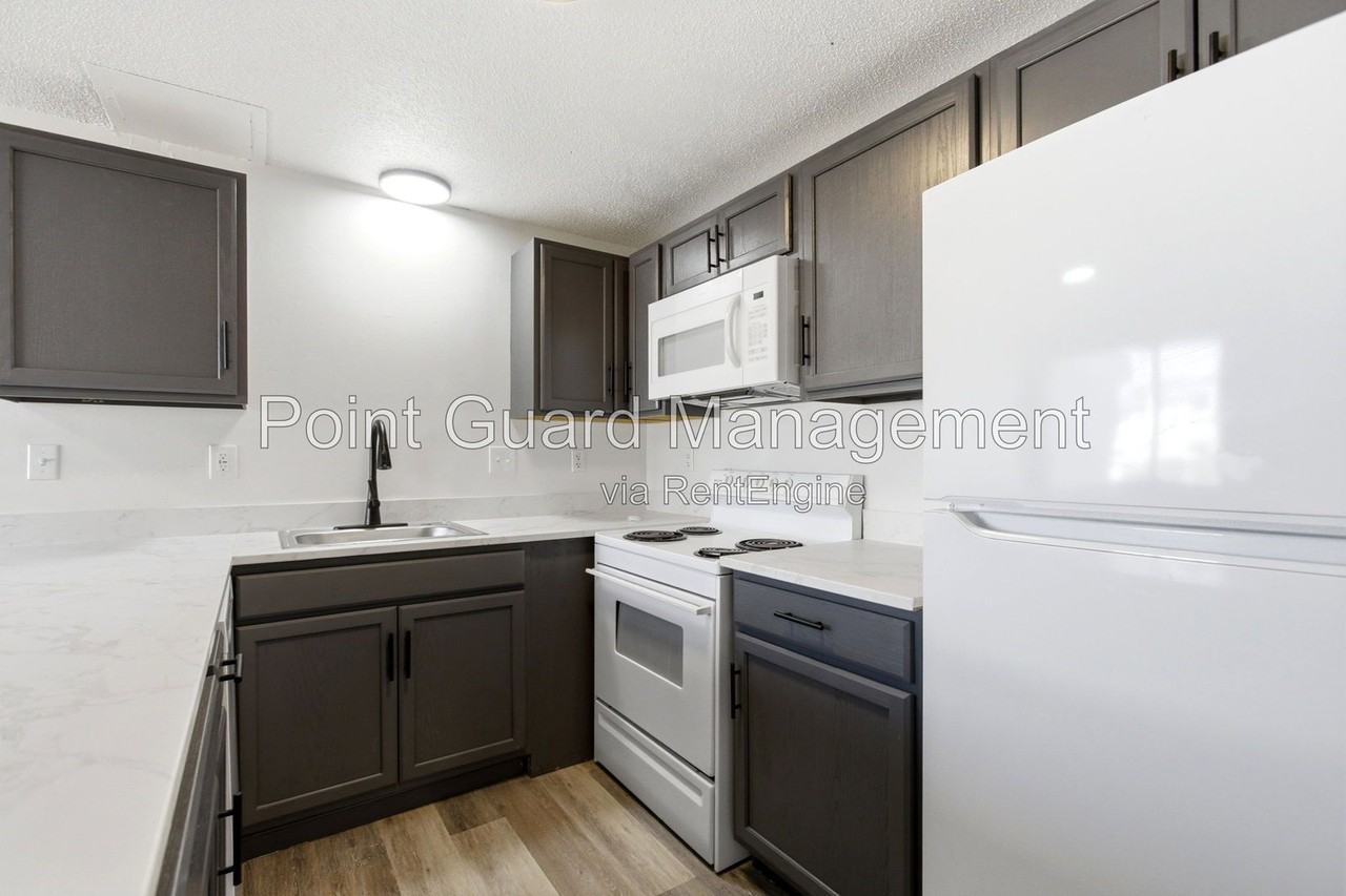 2030 S Cleveland Ave - Photo 3 of 33