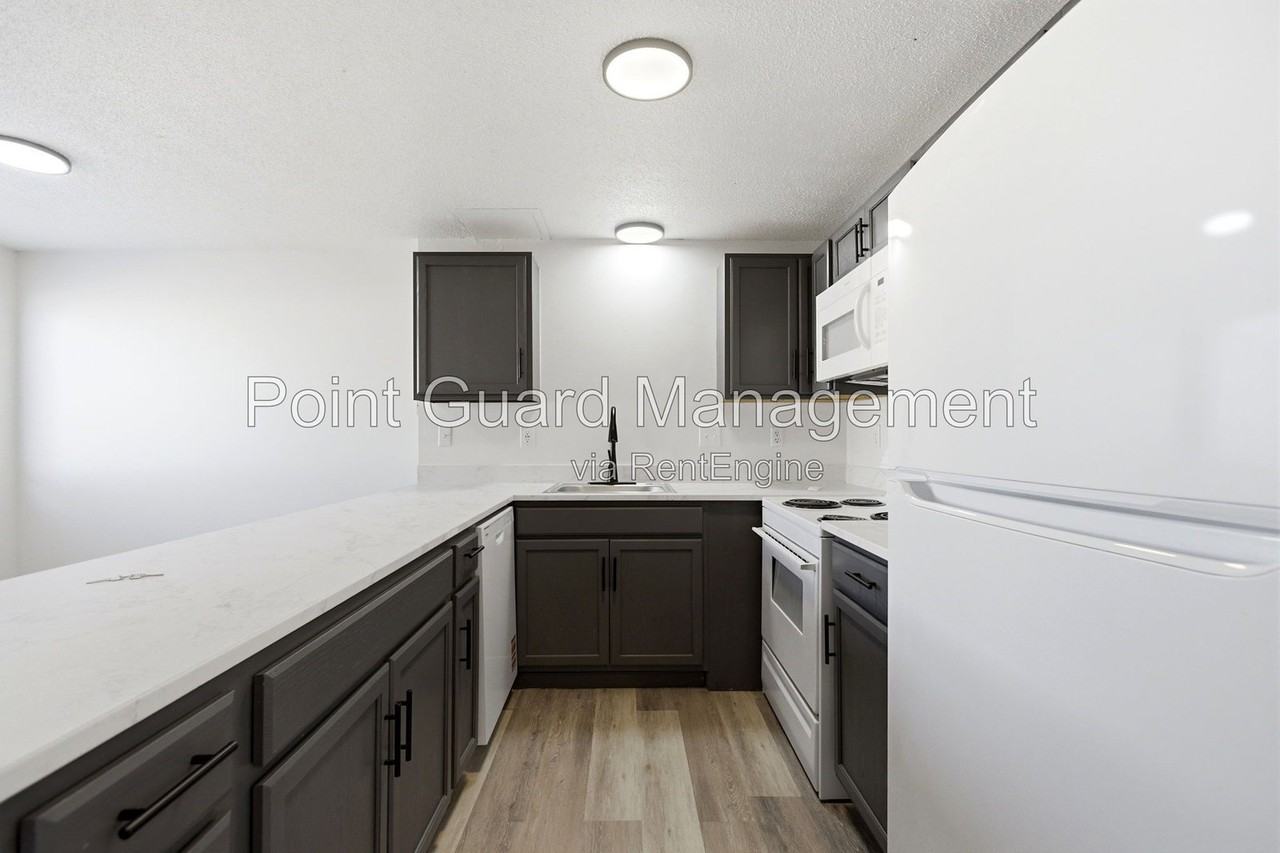 2030 S Cleveland Ave - Photo 4 of 33