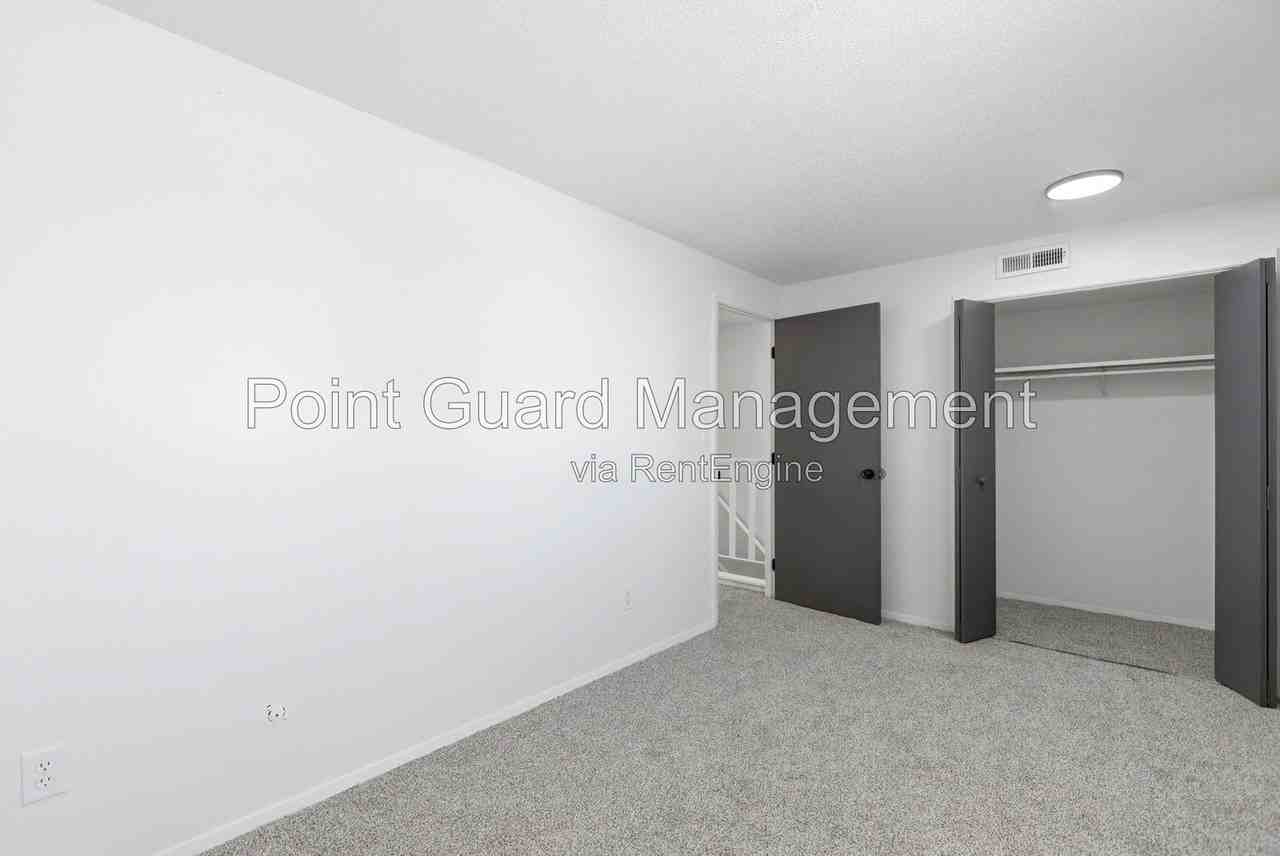 2030 S Cleveland Ave - Photo 7 of 33