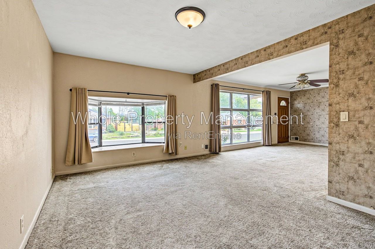 1406 E 108th Pl - Photo 4 of 34