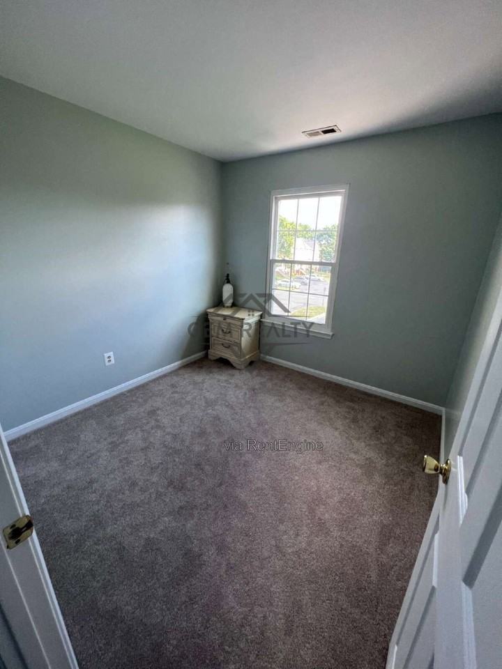 406 Falkirk Ct - Photo 6 of 16