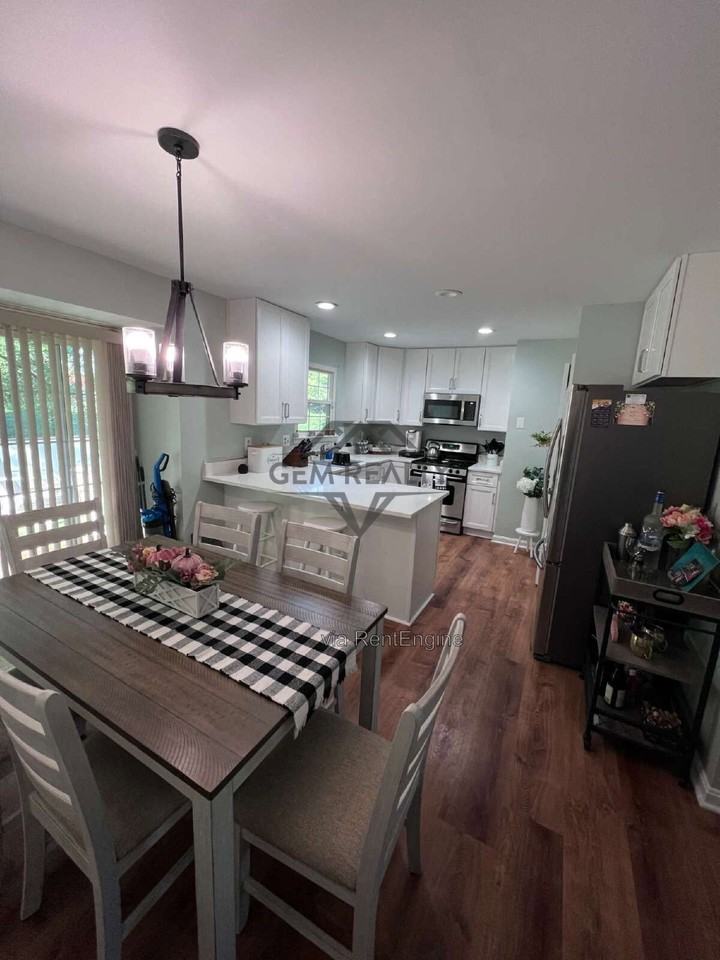 406 Falkirk Ct - Photo 7 of 16