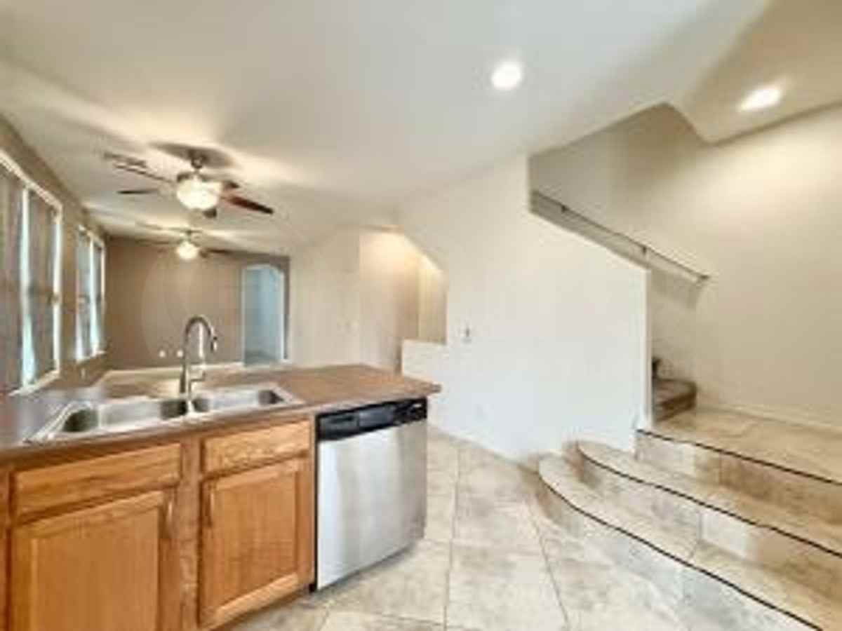 1629 E Canyon Creek Dr - Photo 5 of 24