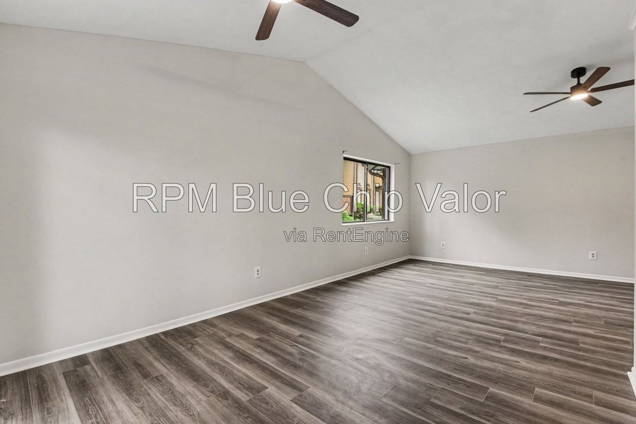 1465 Eaton Ave #3 - Photo 3 of 18