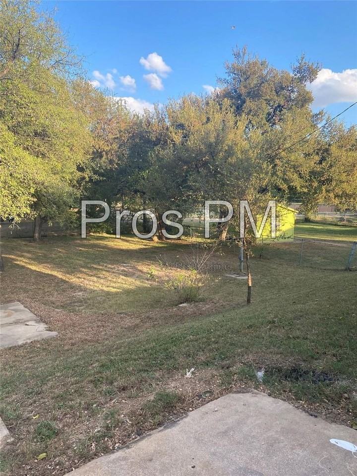 3704 Wendell Dr - Photo 2 of 13