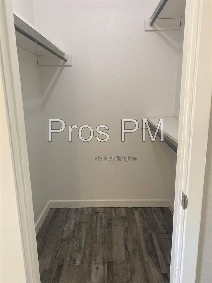 3704 Wendell Dr - Photo 3 of 13