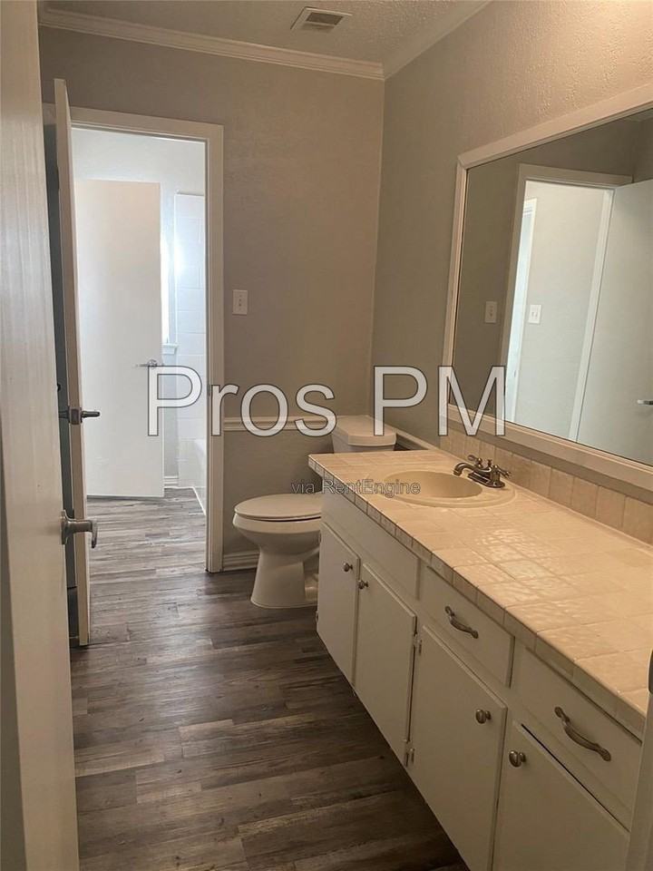 3704 Wendell Dr - Photo 6 of 13