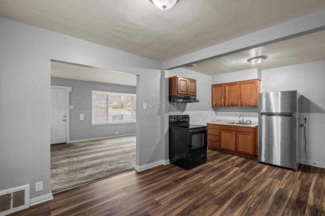 6502 Lillian Ave - Photo 5 of 20