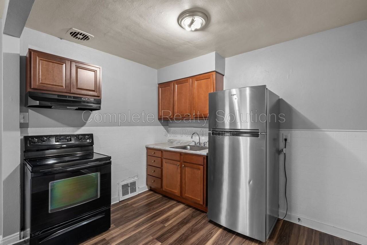 6502 Lillian Ave - Photo 6 of 20