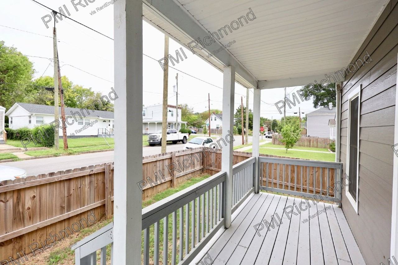2906 Lawson St - Photo 4 of 33