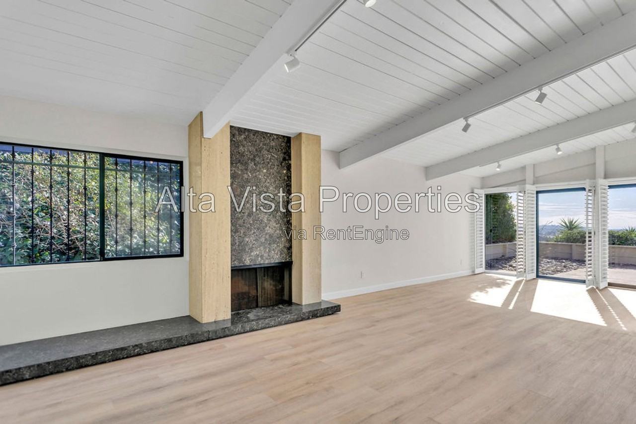 2577 Loring St - Photo 4 of 39