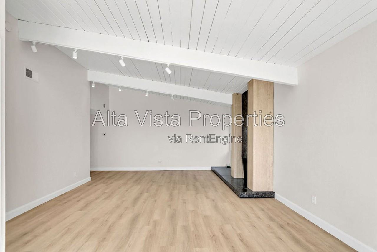 2577 Loring St - Photo 6 of 39