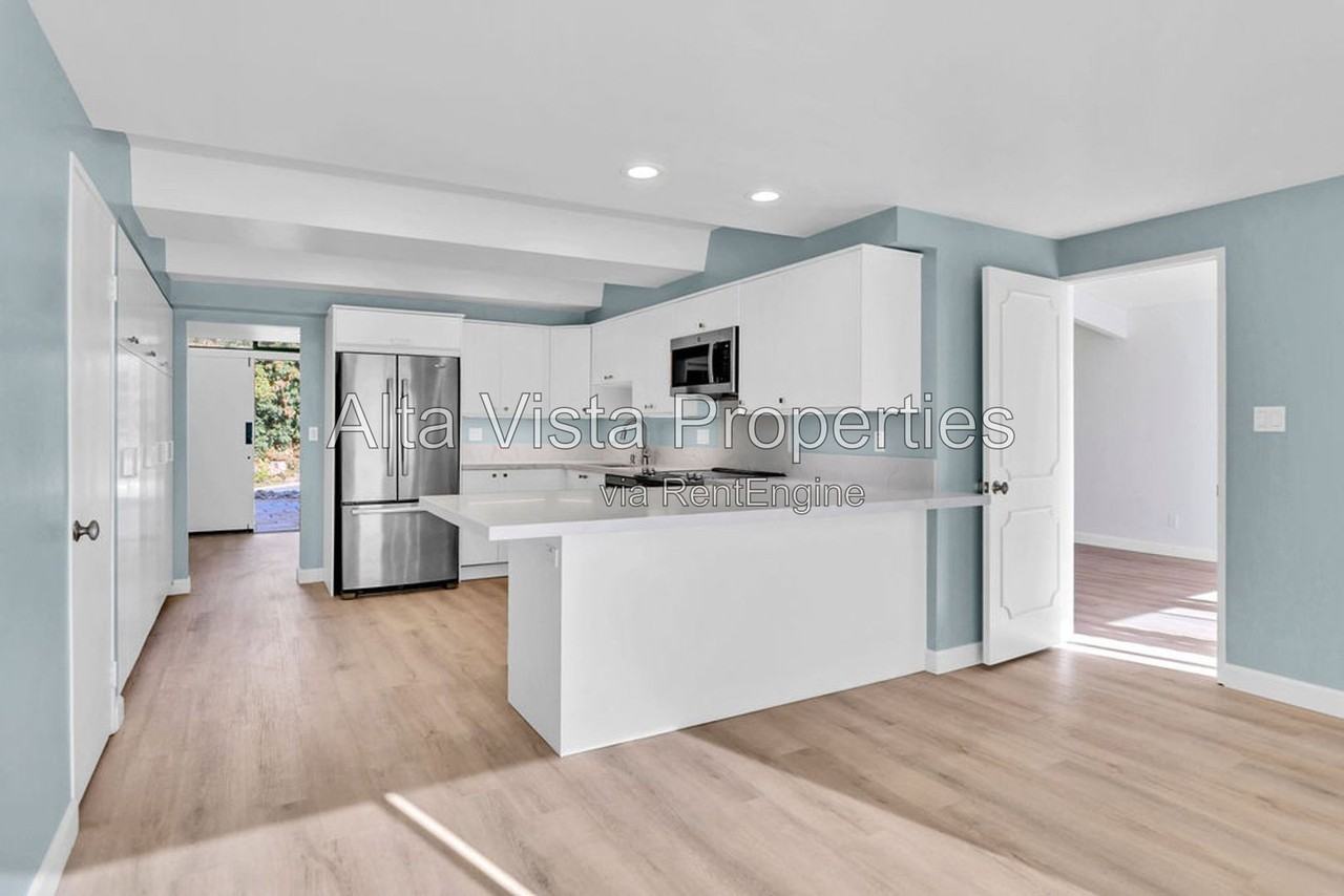 2577 Loring St - Photo 7 of 39